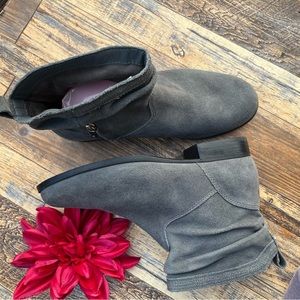 KOOLABURRA BY UGG SCRUNCHED GRAY SUEDE MINI BOOT ZIPPERED 9.5 NWOB